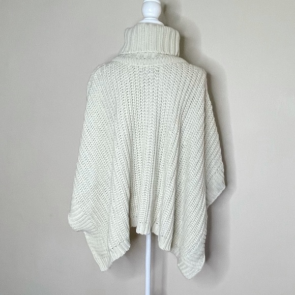 STEVE MADDEN Turtle Neck Poncho Bat Sleeve OSFM - Picture 3 of 11